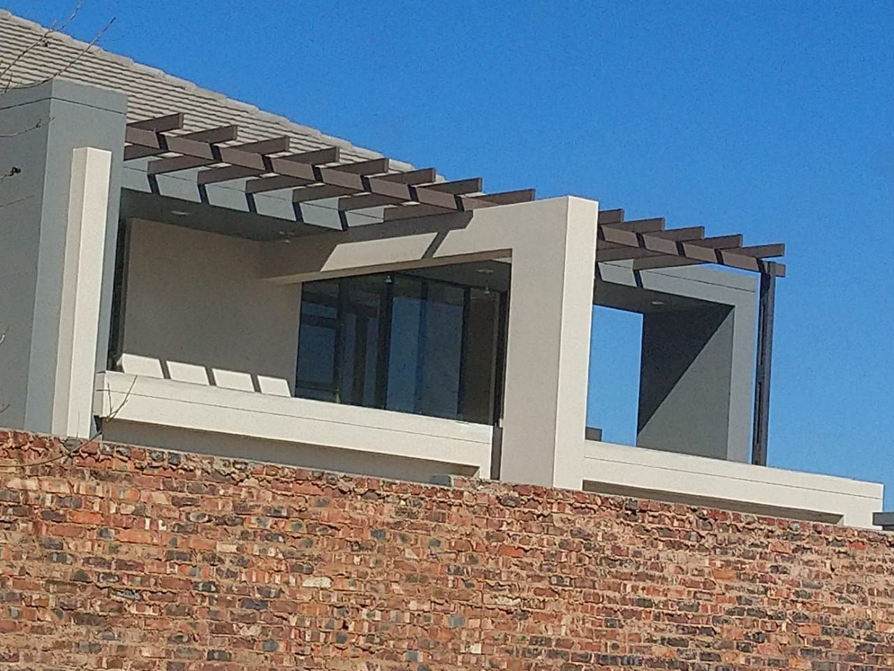 A building with a pergola on top of it
