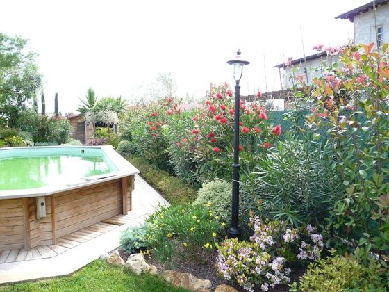 piscina privata con giardino