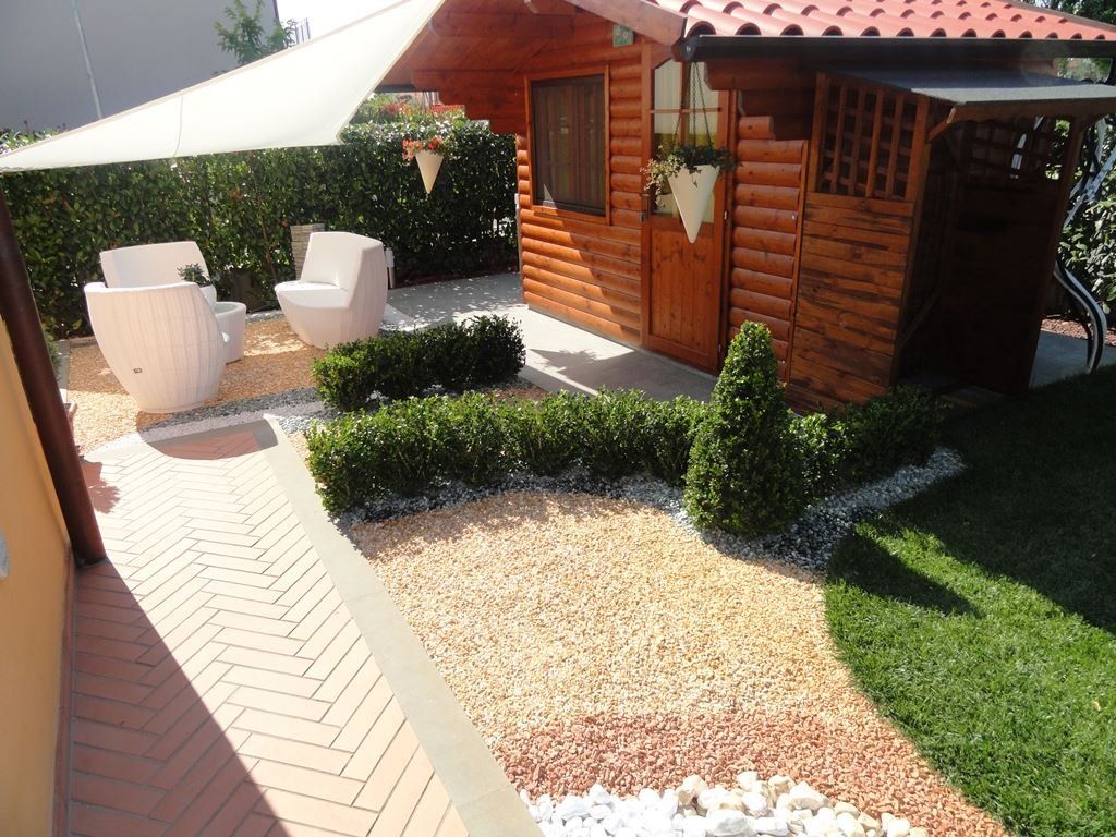 ghiaia e ciottoli per pavimentazione esterna di una villa