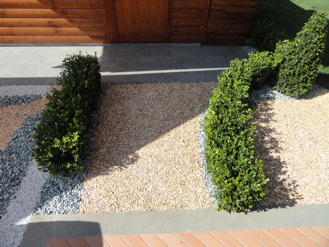 ghiaia e ciottoli per pavimentazione esterna di una villetta