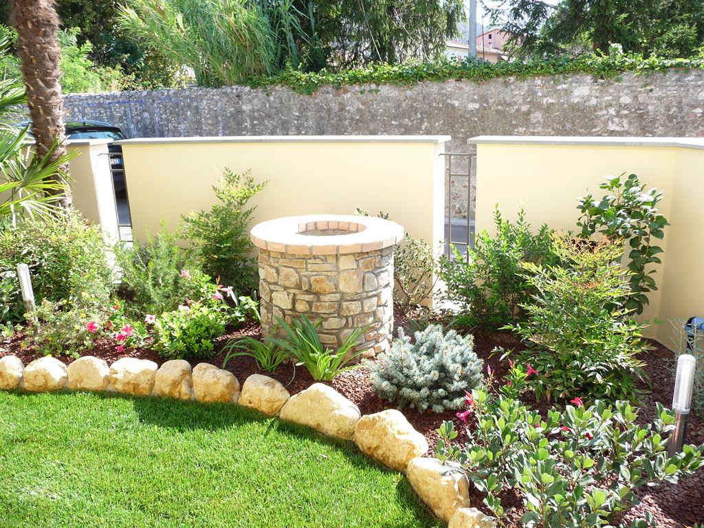 giardino decorato con pietre
