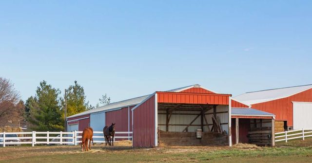 What Is The Difference Between A Barn And A Farm