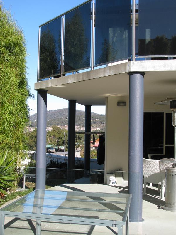 patio area with pillars