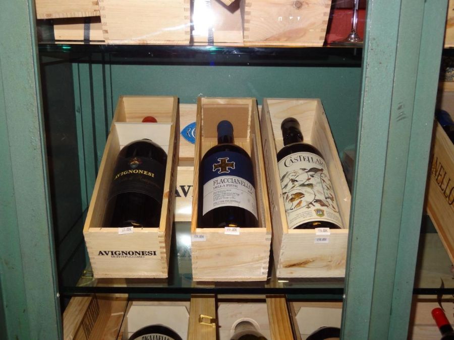 Vino in scatole di legno