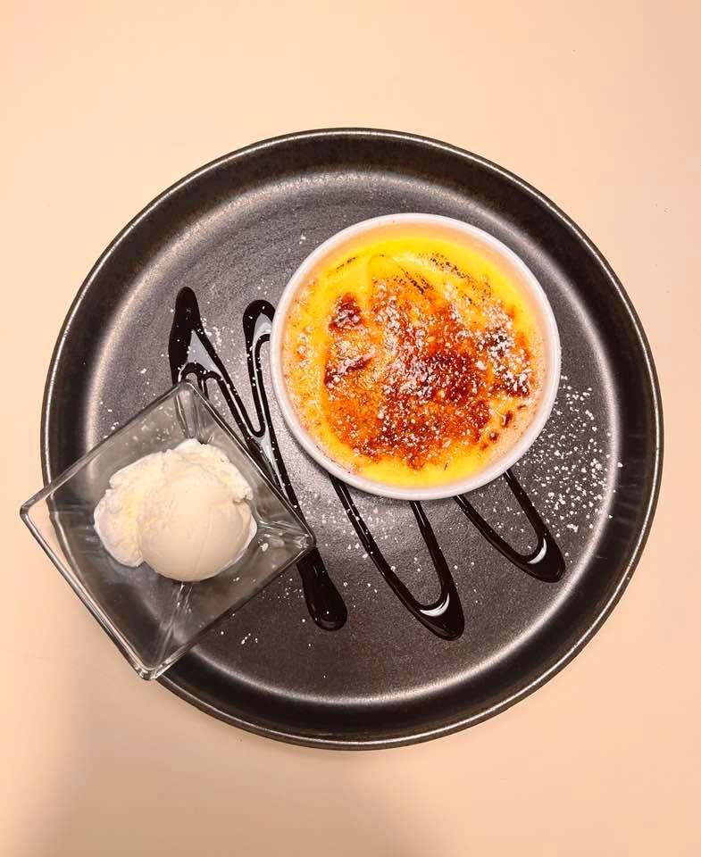 Crema catalana e gelato fior di latte