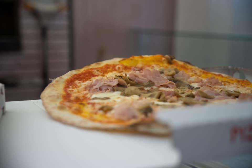 pizza prosciutto e funghi