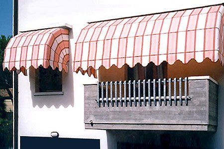 tenda a righe a cappottina per albergo