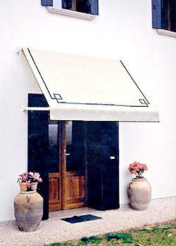 ingresso negozio con tenda a caduta