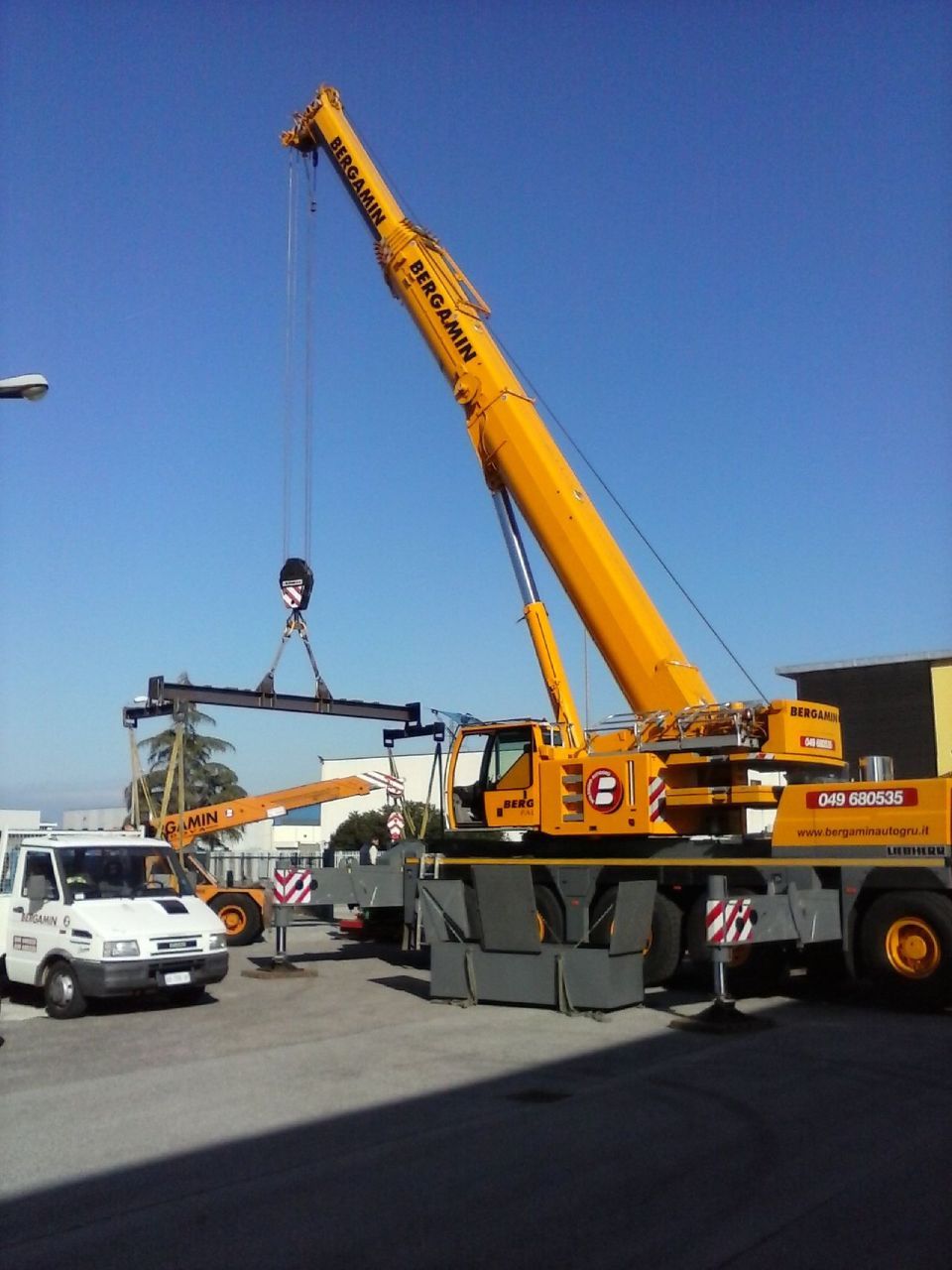 cranes for lifting goods