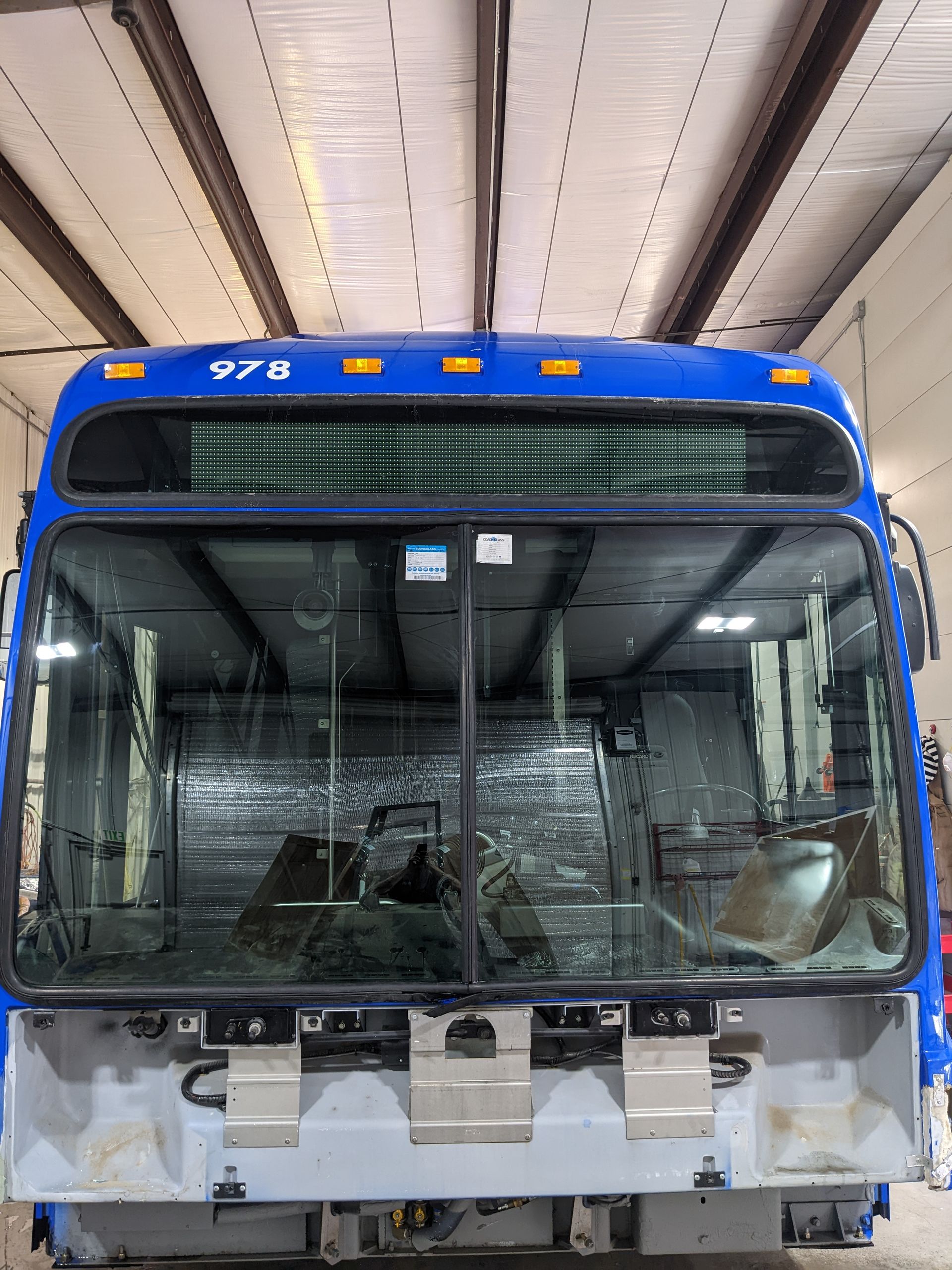 A blue bus with the number 978 on it