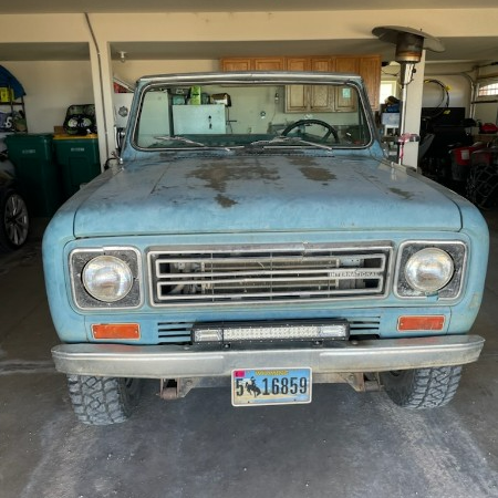 A blue truck with a license plate that says 5 16859