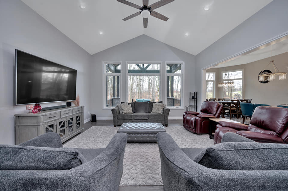 Living room with arched ceiling