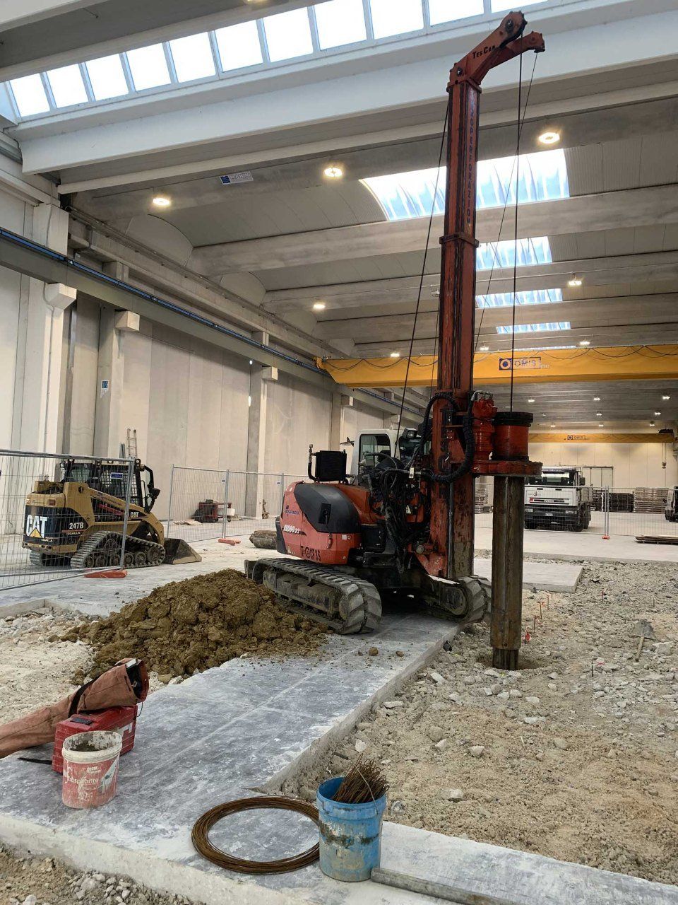 Trivellazione dentro magazzino