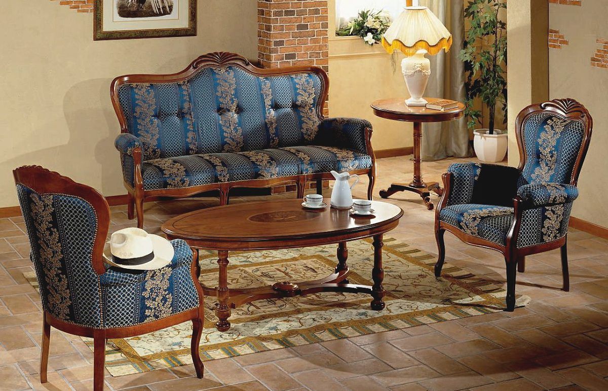 salottino vintage con tavolino in legno