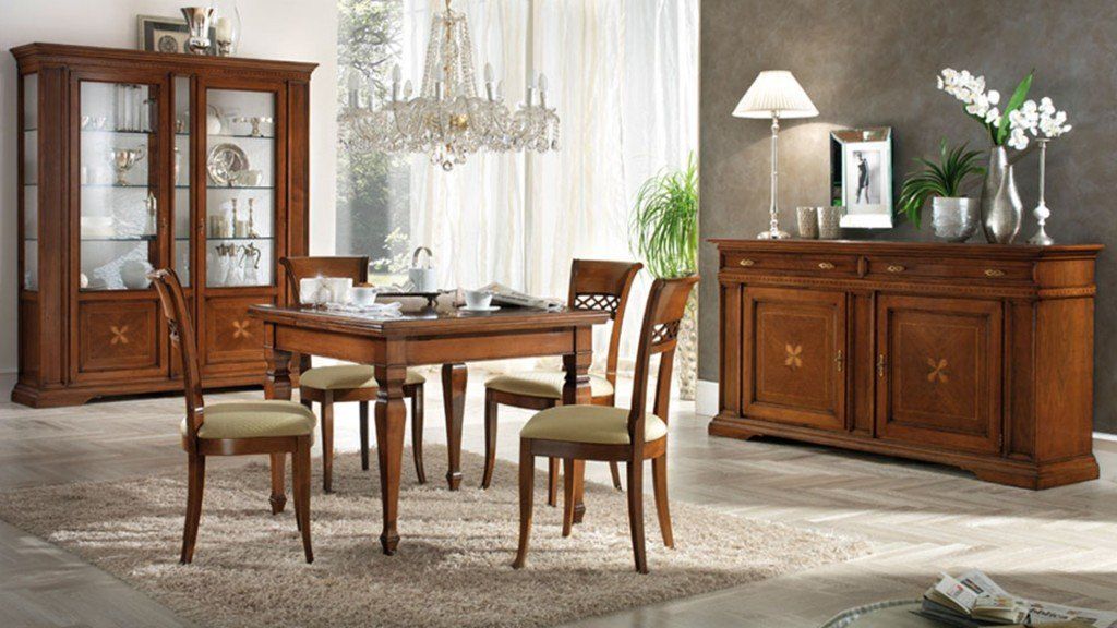 salotto con arredi in legno in stile classico