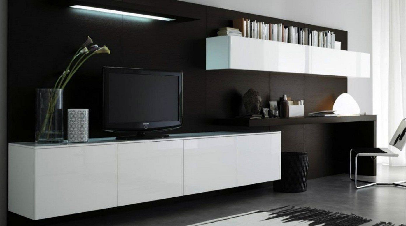 parete attrezzata con arredi bianchi e neri