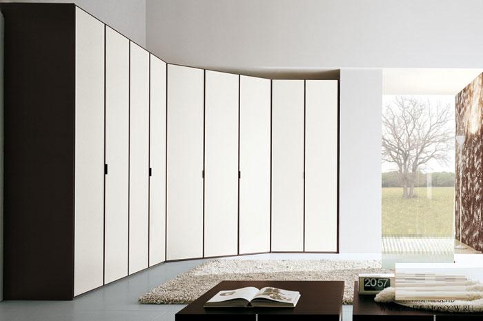 ampio armadio angolare