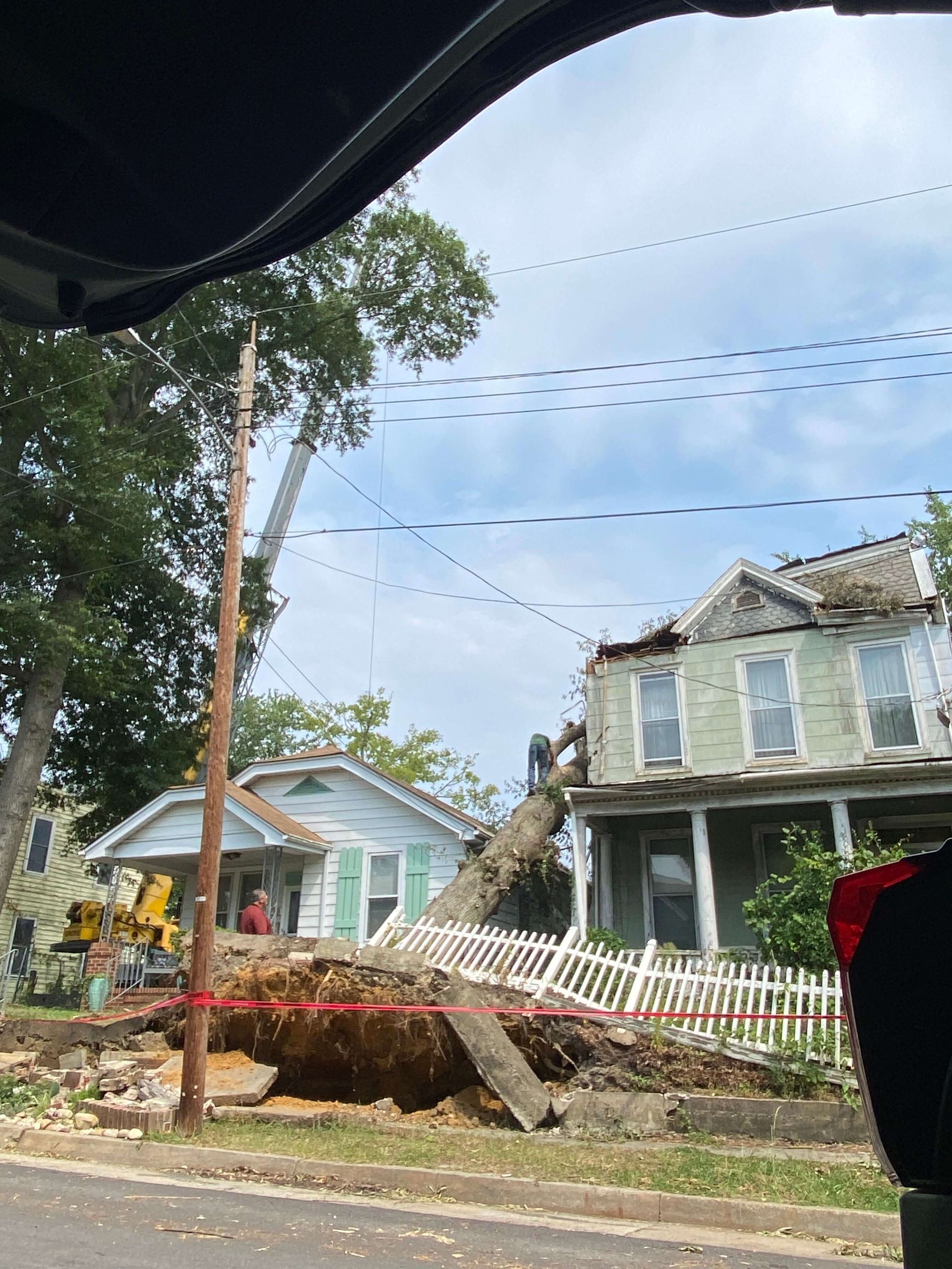 tree removal company richmond va, tree cutting, chainsaws, tree cranes, tree equipment, tree trimming, emergency storm damage cleanup