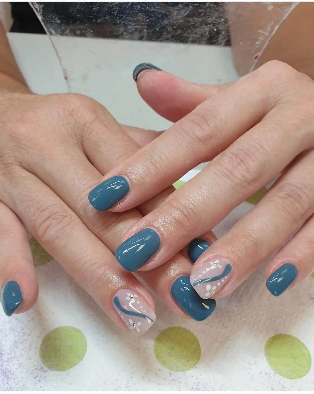 APPLICAZIONE SMALTO SEMIPERMANENTE