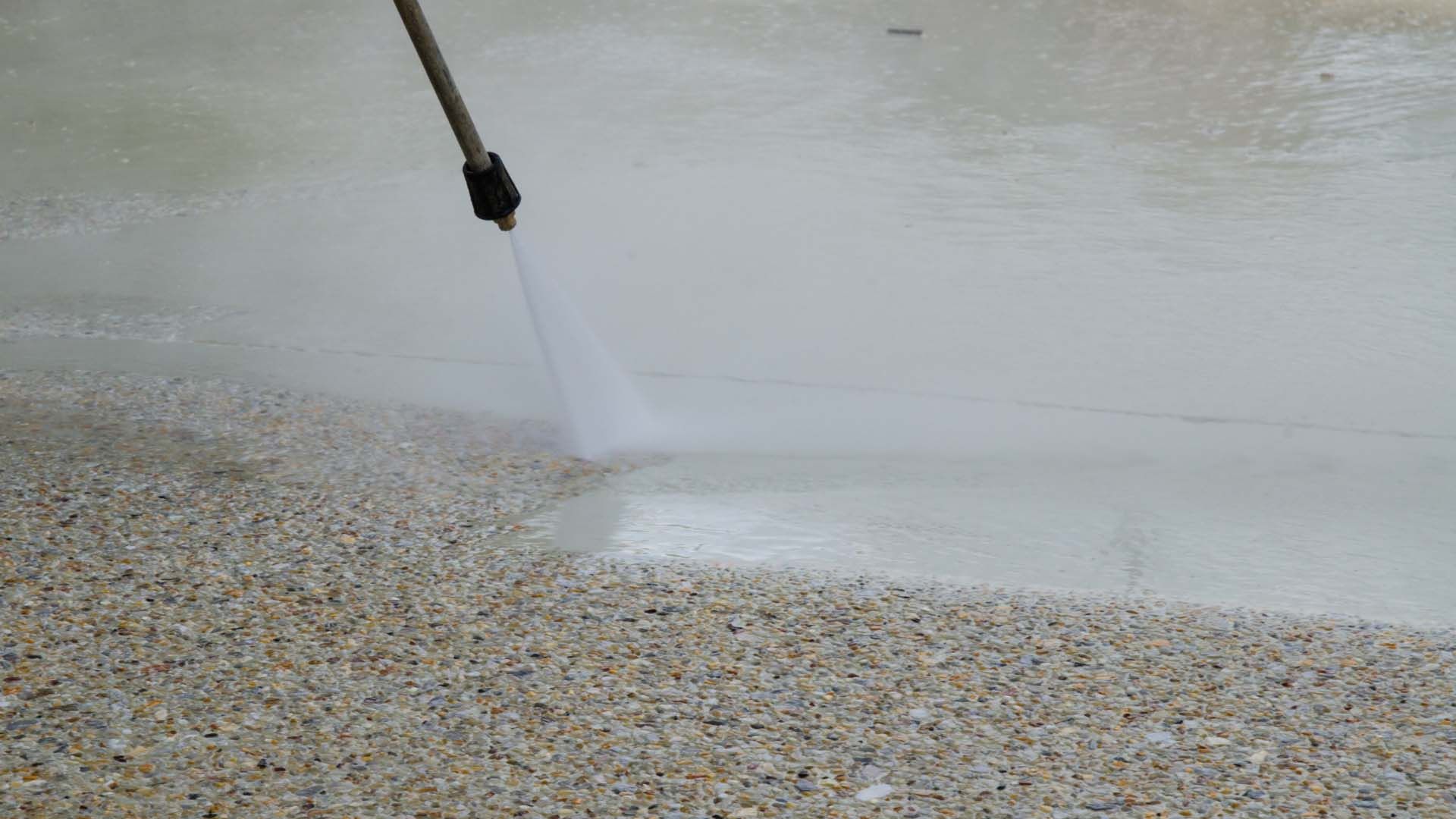 Exposed Aggregate Concrete Contractors In Bundaberg Queensland - Exposing Aggregate On New Concrete Driveway