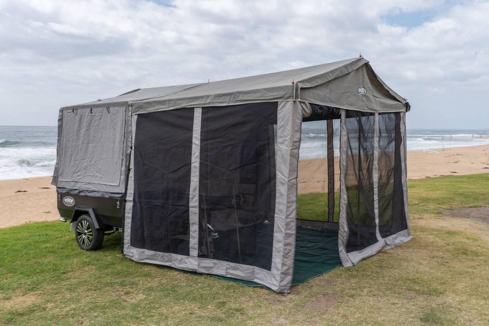 gray mesh tent