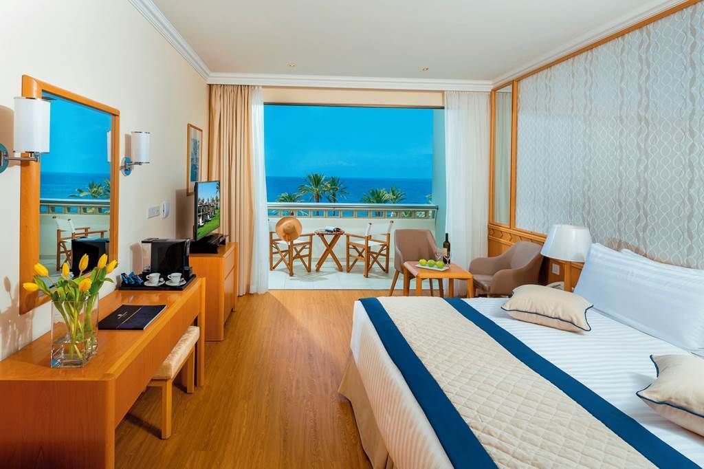 Classic Suite at the Alvor Baia Resort Hotel