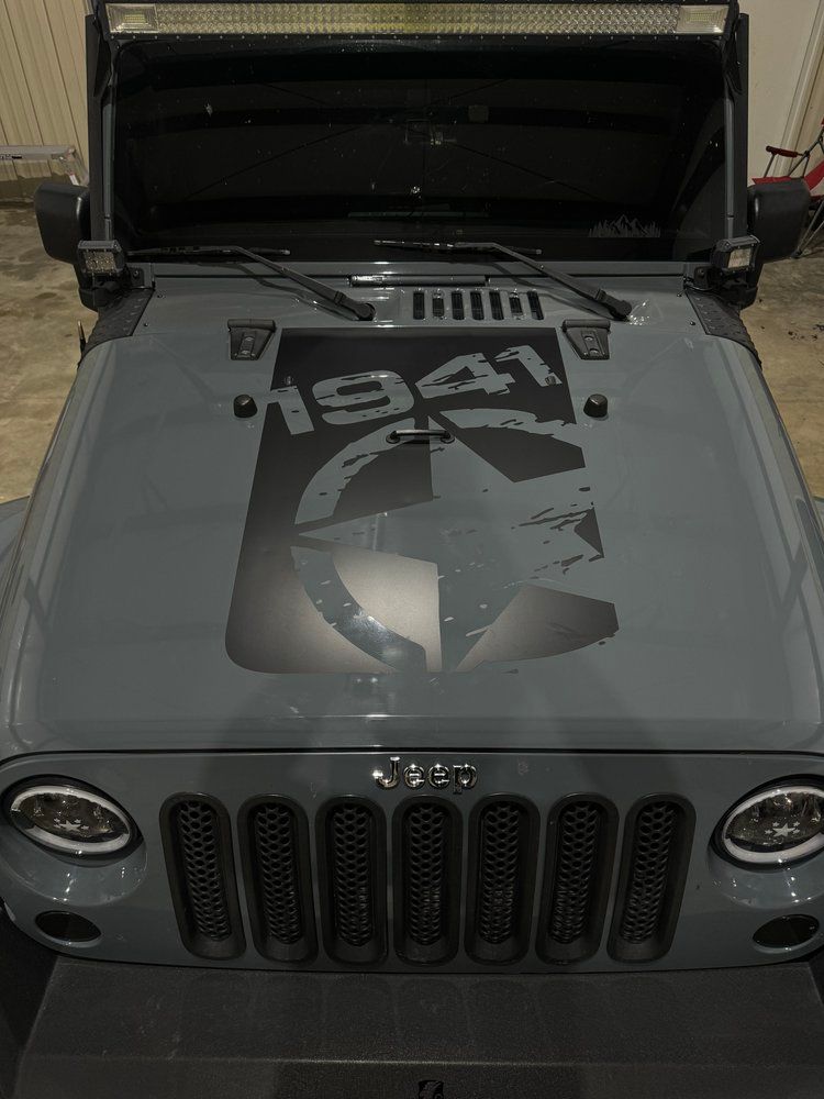 Gray Jeep hood with a 