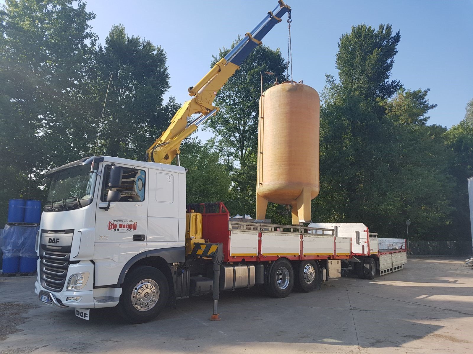 trasporto industriale su automezzo con gru
