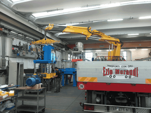 autogru per attrezzature industriali