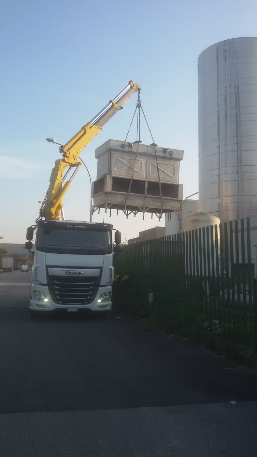 autogru con carico pesante