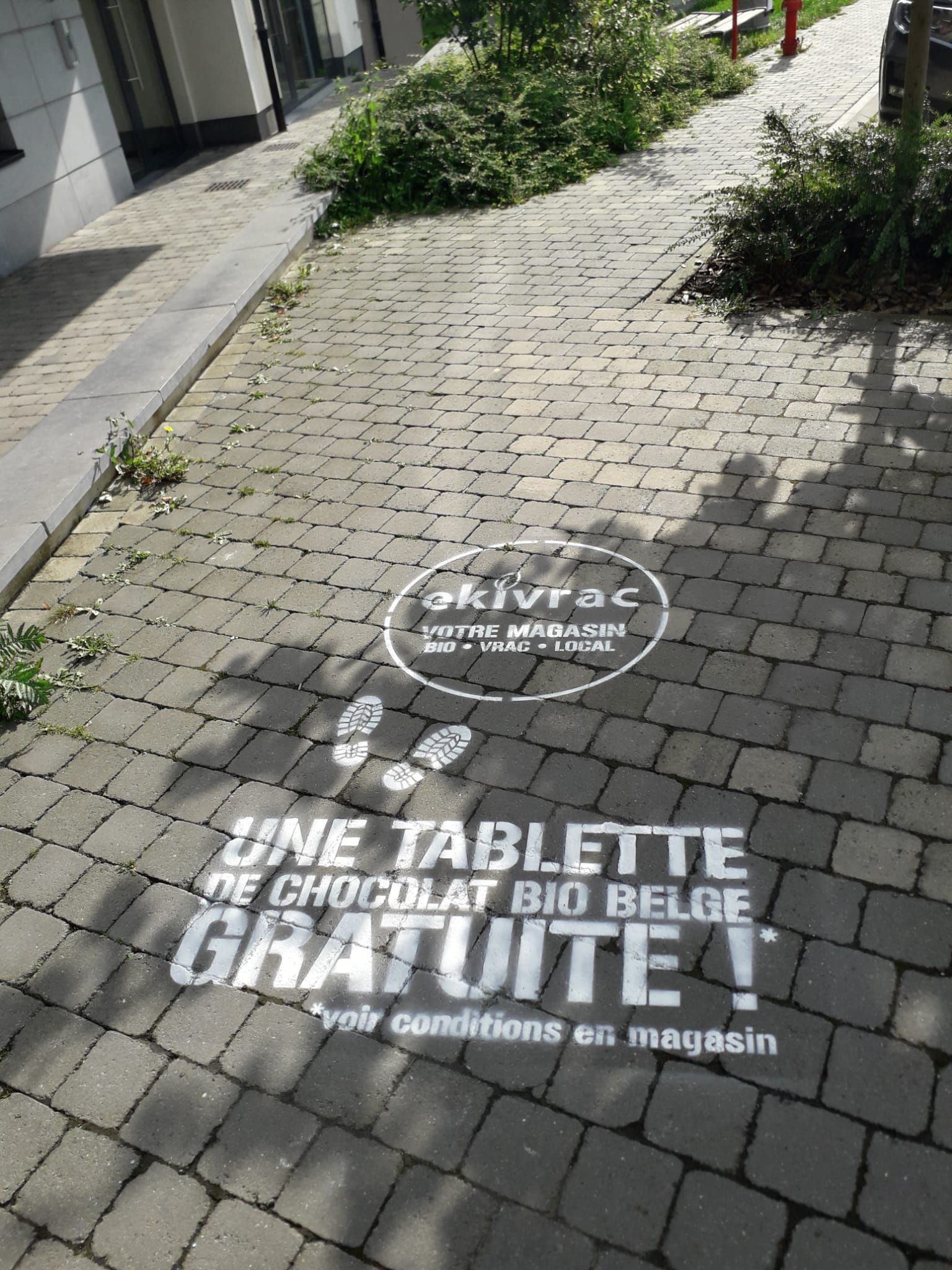marque publicitaire au sol - street marketing ) belgique