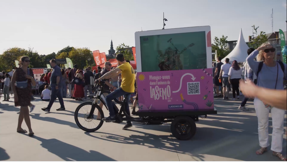 Vélo EYE SCREEN à Namur en mai, publicité mobile festival vélo marketing pour les entreprises