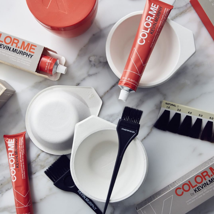 Matériel de coloration capillaire