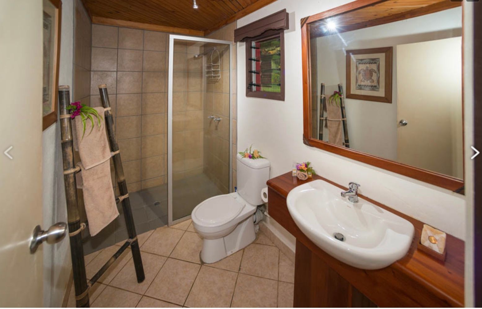 Bathroom in Deluxe Oceanfront bure at Waidroka bay