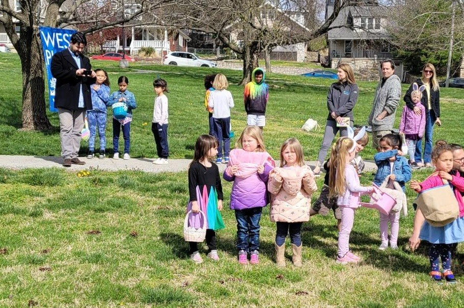 Eggstravagnza Egg Children Waiting