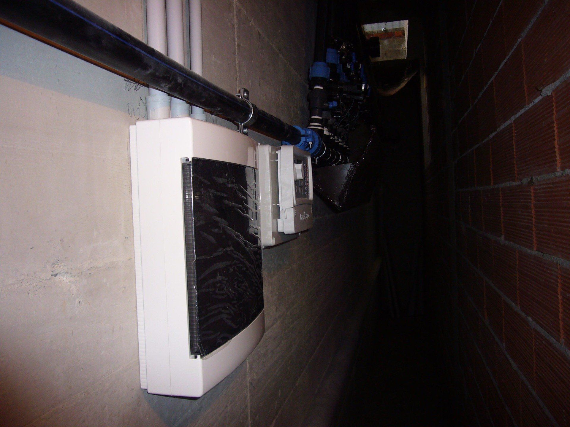 Quadro elettrico in una cantina di un condominio