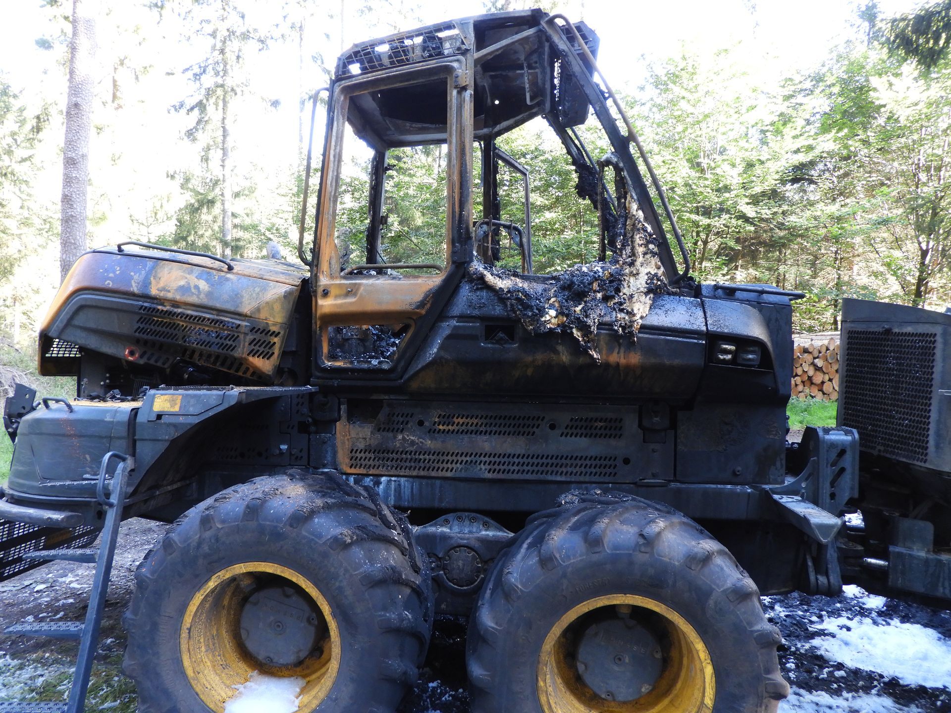 Brandschaden am Harvester Ponsse Scorpion, Schadengutachten, Maschinebruch Versicherung, Ursachenermittlung im Wald, Bundesweit
