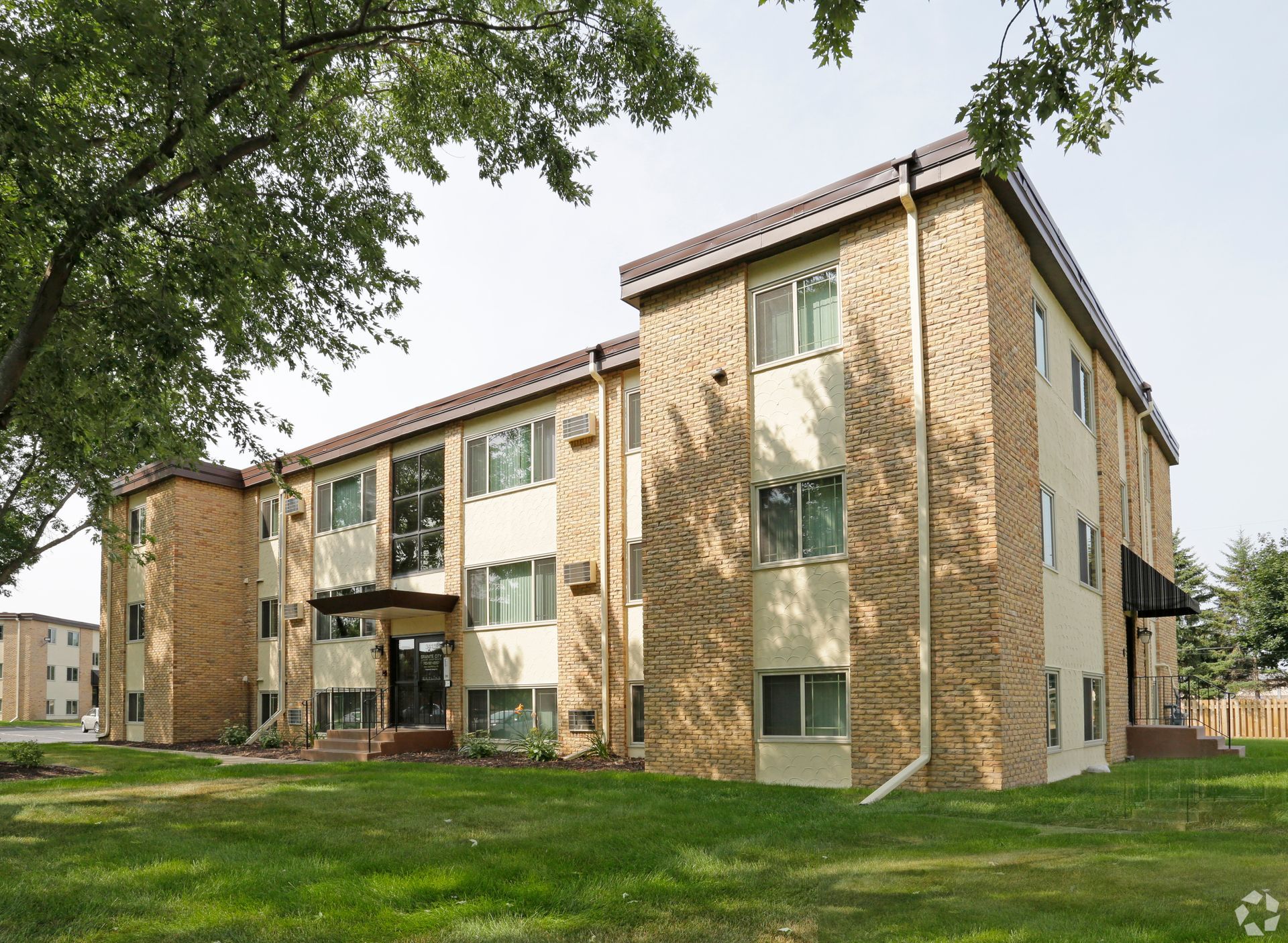 A large brick apartment building with a lot of windows