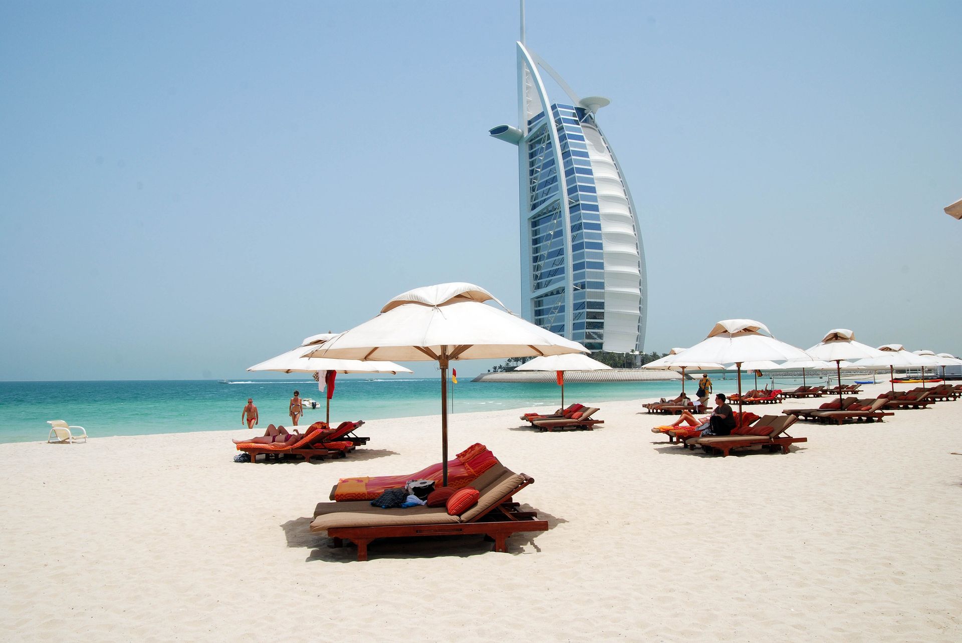 Explore the top 10 must-visit places in Dubai with Home and Away Holidays. From the iconic Bur