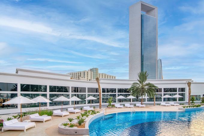 Radisson Blu Hotel, Corniche