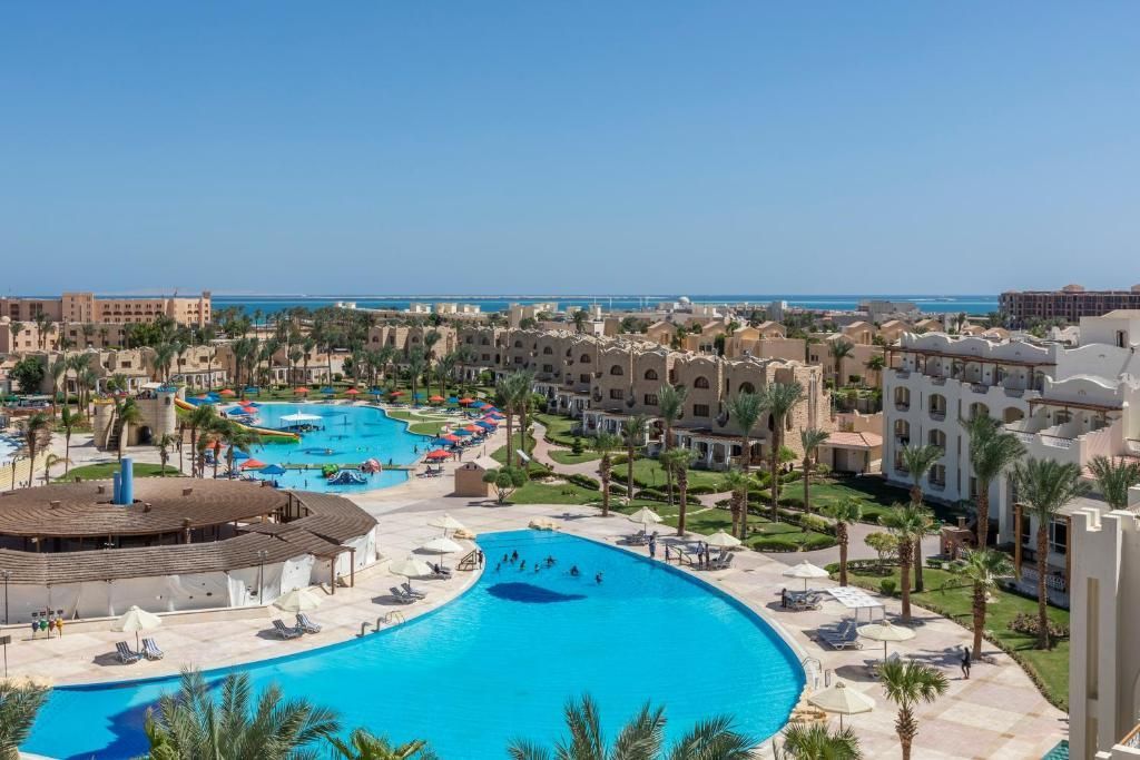 Royal Lagoons Resort & Park 