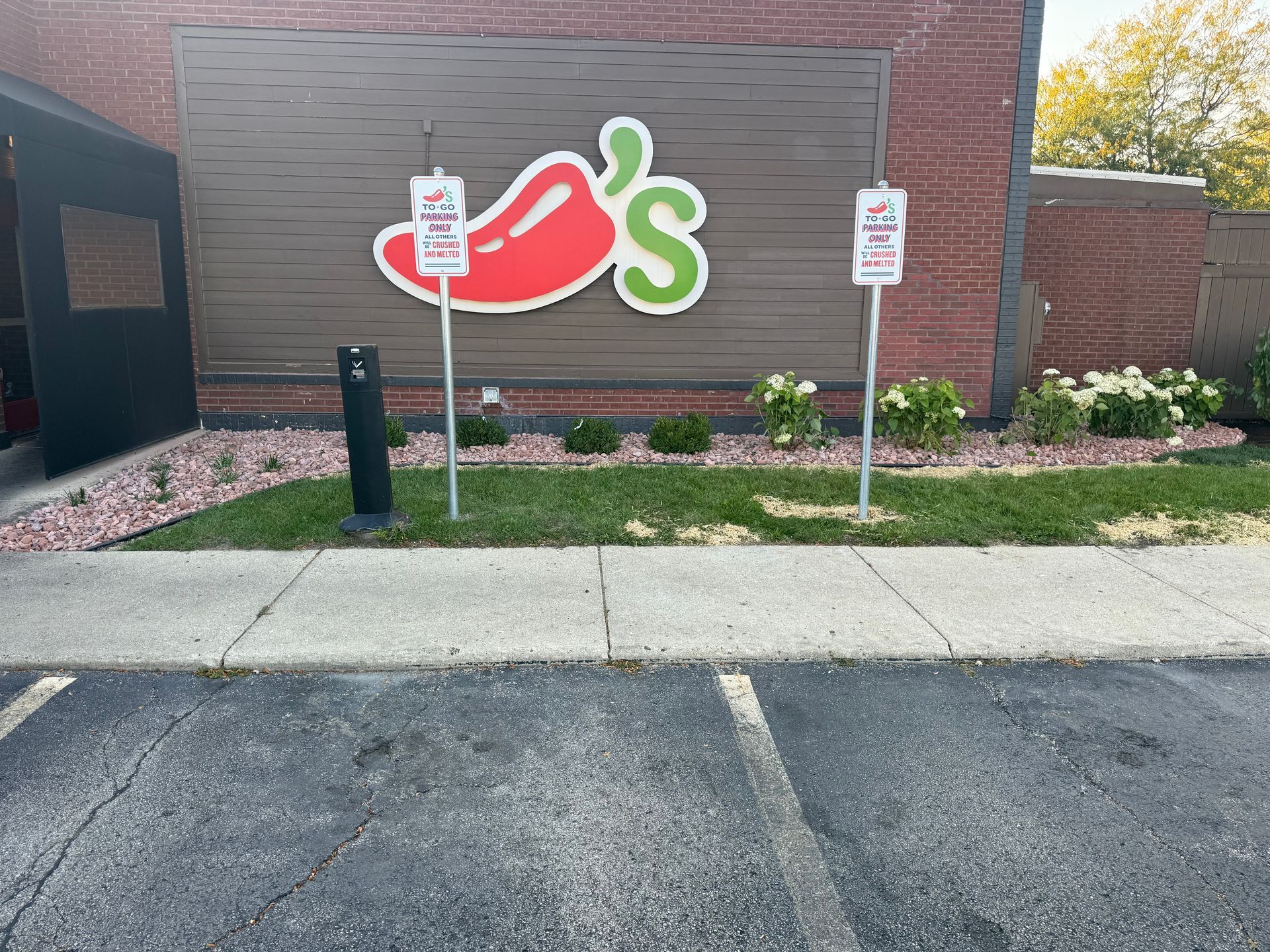 Chili's restaurant exterior with the logo. Red chili pepper and green