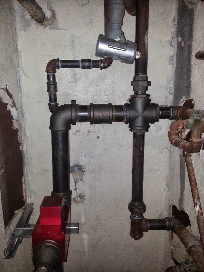 A bunch of pipes are connected to a wall