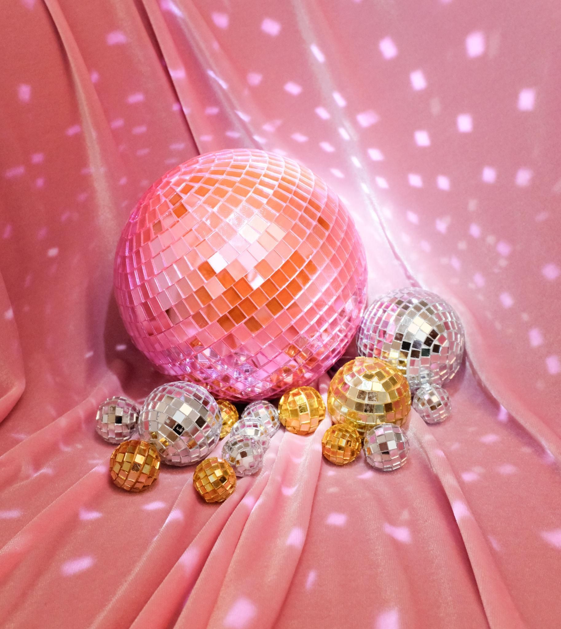 Photo booth at an event with a red carpet and guests in the background. The booth has a glowing outline and screen.