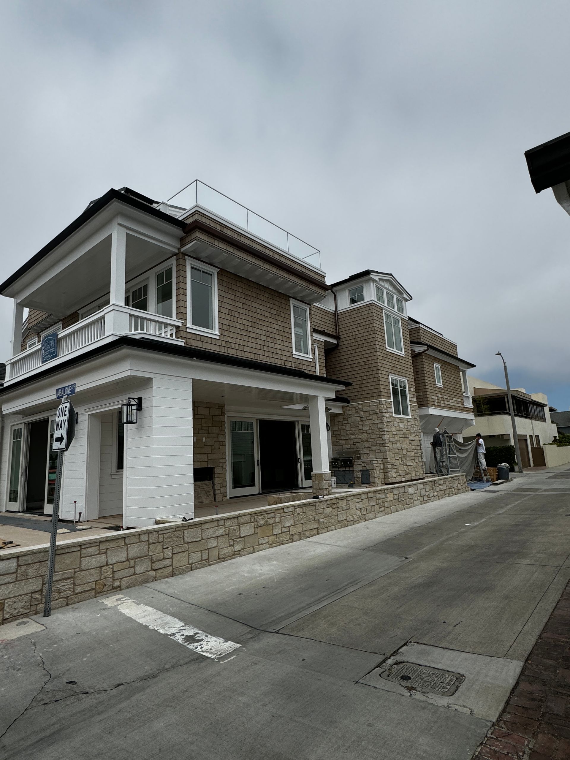 A large house is sitting on the corner of a street