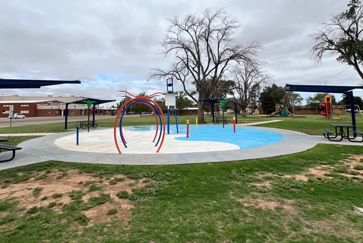 There is a water park in the middle of the park.