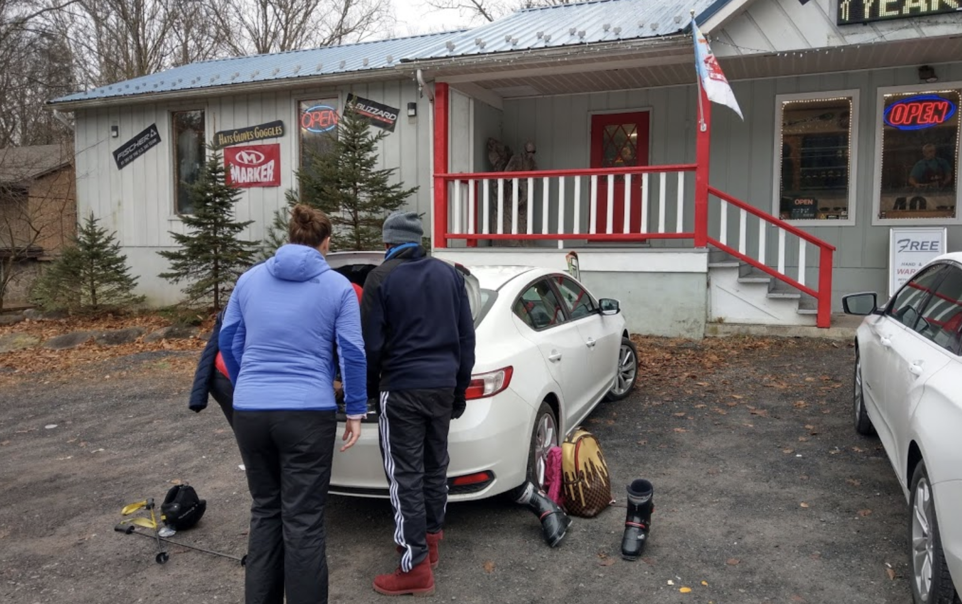 Pocono Ski Rentals skiers