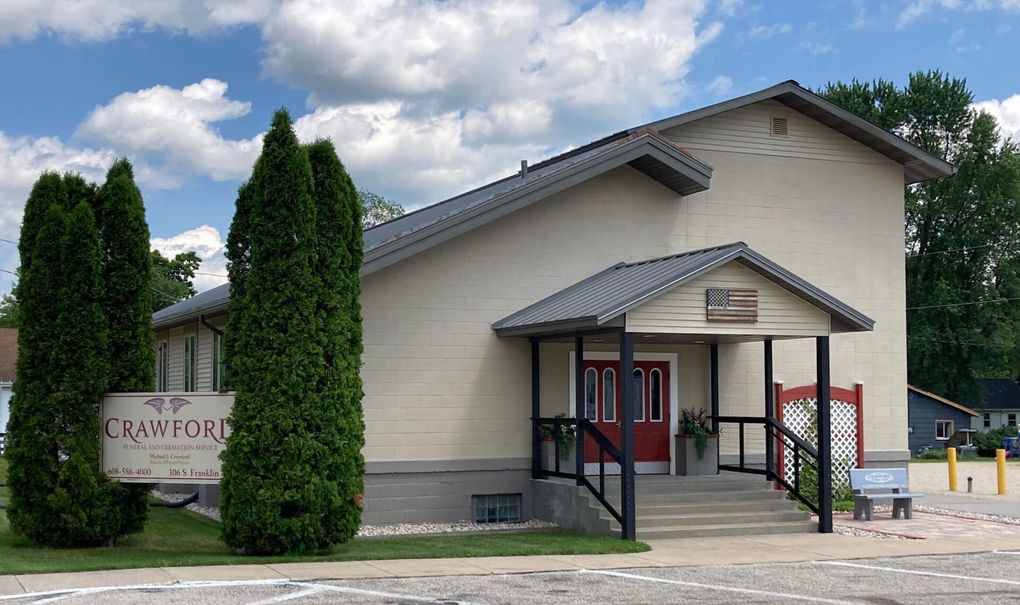 A white building with a red door and a sign that says crab circle