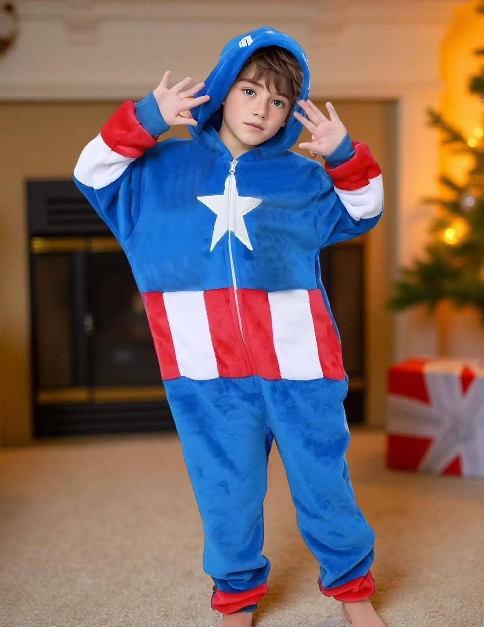 Niño con sudadera roja y mono azul, mostrado de frente y de espaldas, de pie y saludando, con una 