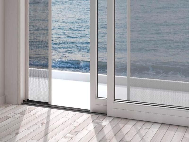 porte scorrevoli in metallo e vetro e PVC